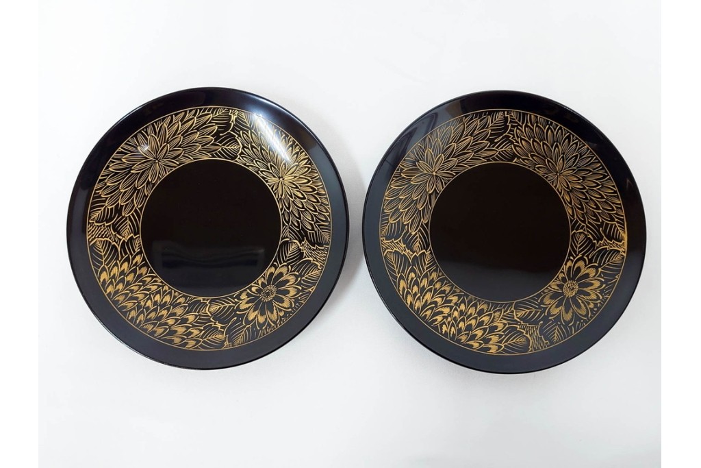 輪島塗　木製　蒔絵と沈金による花文が上品な茶托10点・銘々皿5点セット　共箱付き　(R-087896)