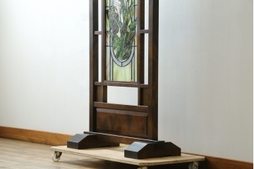 中古　美品　ステンドグラス作家　川島政則作　カラーの意匠が美しいステンドグラス入り衝立　定価約40万円　(R-087900)