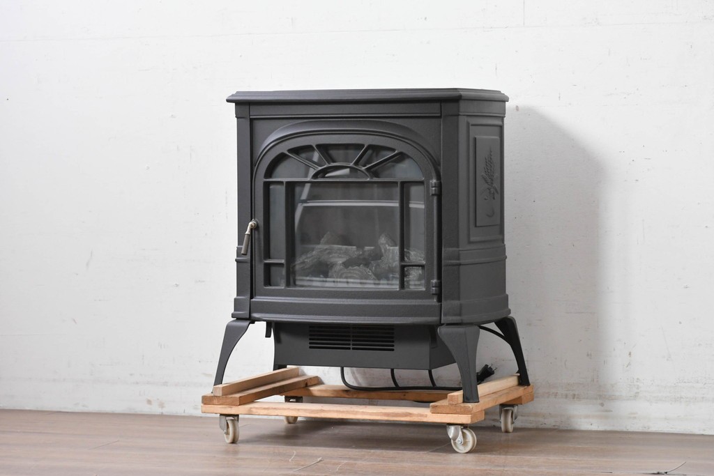 中古　美品　ダッチウエストジャパン取り扱い　CFM(Canadian Fireplace Manufacturing)社製　クラシカルなデザインの電気ストーブ　定価約12万円　(R-087902)