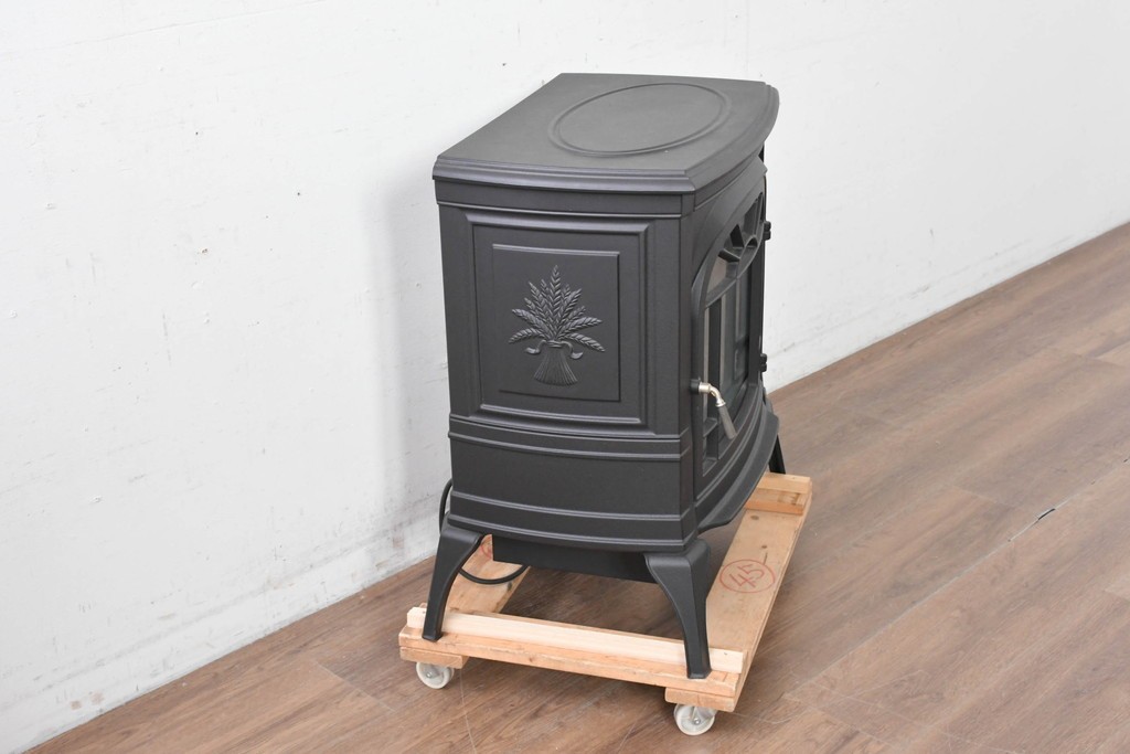 中古　美品　ダッチウエストジャパン取り扱い　CFM(Canadian Fireplace Manufacturing)社製　クラシカルなデザインの電気ストーブ　定価約12万円　(R-087902)