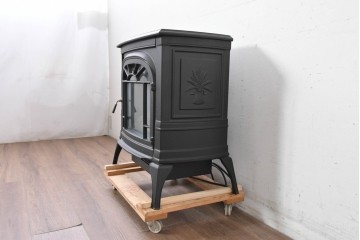 中古　美品　ダッチウエストジャパン取り扱い　CFM(Canadian Fireplace Manufacturing)社製　クラシカルなデザインの電気ストーブ　定価約12万円　(R-087902)