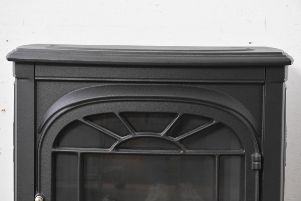 中古　美品　ダッチウエストジャパン取り扱い　CFM(Canadian Fireplace Manufacturing)社製　クラシカルなデザインの電気ストーブ　定価約12万円　(R-087902)