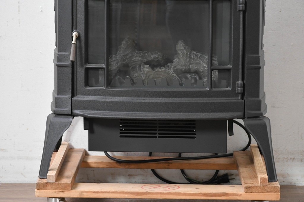 中古　美品　ダッチウエストジャパン取り扱い　CFM(Canadian Fireplace Manufacturing)社製　クラシカルなデザインの電気ストーブ　定価約12万円　(R-087902)