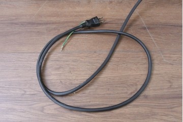 中古　美品　ダッチウエストジャパン取り扱い　CFM(Canadian Fireplace Manufacturing)社製　クラシカルなデザインの電気ストーブ　定価約12万円　(R-087902)