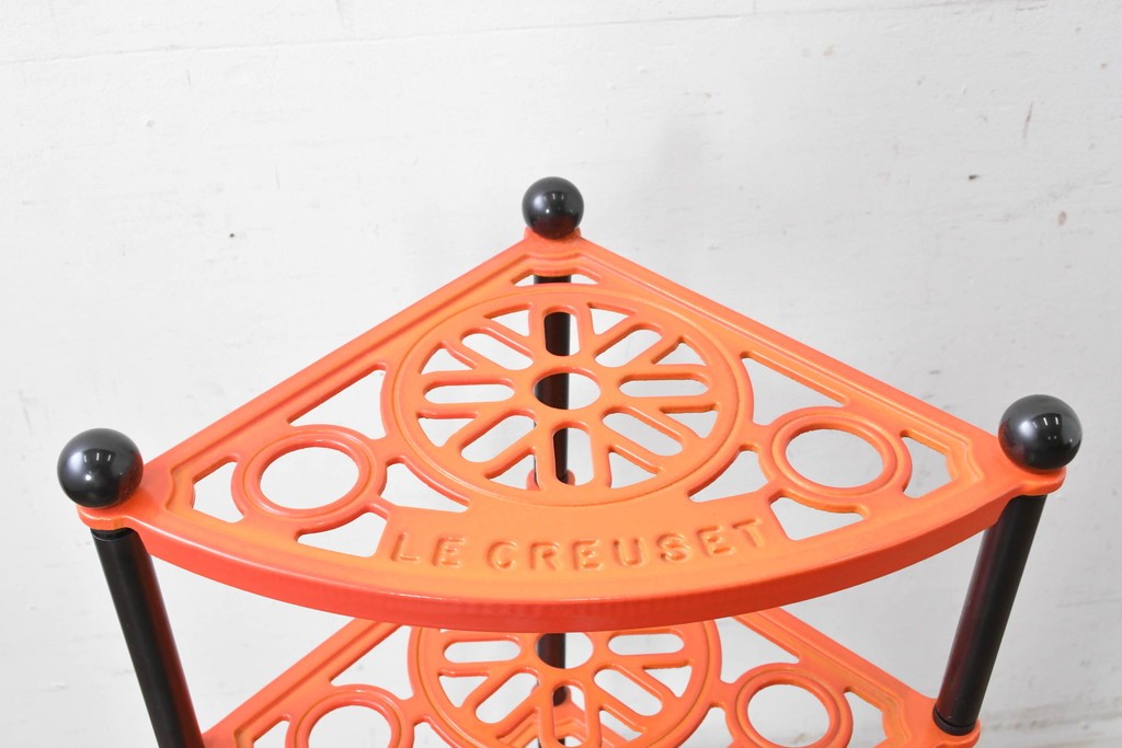 中古　Le Creuset(ル・クルーゼ)　鮮やかなオレンジカラーのポットスタンド　(R-087903)