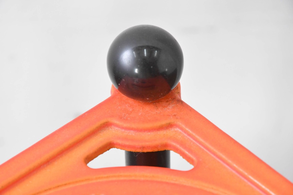 中古　Le Creuset(ル・クルーゼ)　鮮やかなオレンジカラーのポットスタンド　(R-087903)