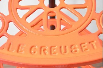 中古　Le Creuset(ル・クルーゼ)　鮮やかなオレンジカラーのポットスタンド　(R-087903)