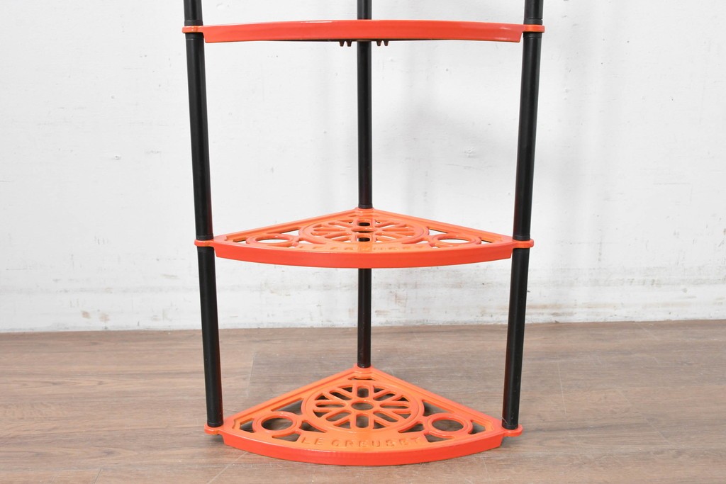 中古　Le Creuset(ル・クルーゼ)　鮮やかなオレンジカラーのポットスタンド　(R-087903)