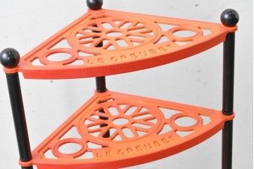 中古　Le Creuset(ル・クルーゼ)　鮮やかなオレンジカラーのポットスタンド　(R-087903)