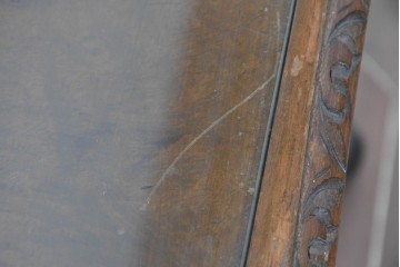 イギリスヴィンテージ　彫り模様が上品なガラストップローテーブル　(R-087908)