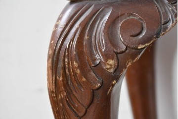 イギリスヴィンテージ　彫り模様が上品なガラストップローテーブル　(R-087908)
