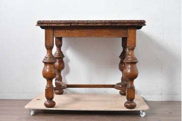 イギリスアンティーク　オーク材　彫刻入りのドローリーフテーブル　(R-087910)