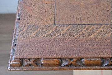 イギリスアンティーク　オーク材　彫刻入りのドローリーフテーブル　(R-087910)