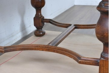 イギリスアンティーク　オーク材　彫刻入りのドローリーフテーブル　(R-087910)