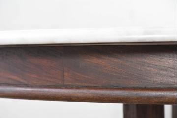 ヴィンテージ家具　大理石トップ　クラシカルな脚部のラウンドテーブル　(R-087911)