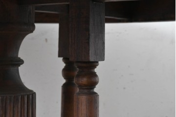 ヴィンテージ家具　大理石トップ　クラシカルな脚部のラウンドテーブル　(R-087911)