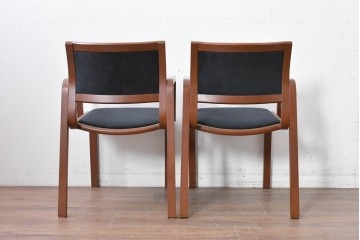 中古　美品　arflex(アルフレックス)　NU(ニュー)　すっきりとしたデザインのアームチェア2脚セット　(R-087917)