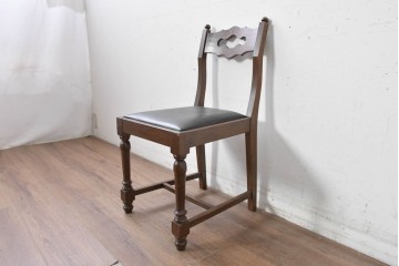 中古　横浜クラシック家具　ノックオンウッド(knockonwood)　ナラ材　挽物脚と透かし彫りが目を引くダイニングチェア　(R-087920)