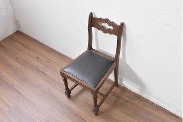 中古　横浜クラシック家具　ノックオンウッド(knockonwood)　ナラ材　挽物脚と透かし彫りが目を引くダイニングチェア　(R-087920)