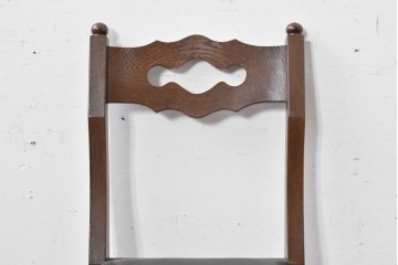 中古　横浜クラシック家具　ノックオンウッド(knockonwood)　ナラ材　挽物脚と透かし彫りが目を引くダイニングチェア　(R-087920)