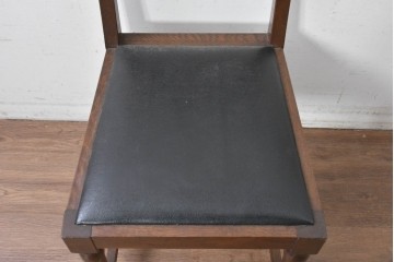 中古　横浜クラシック家具　ノックオンウッド(knockonwood)　ナラ材　挽物脚と透かし彫りが目を引くダイニングチェア　(R-087920)