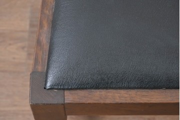中古　横浜クラシック家具　ノックオンウッド(knockonwood)　ナラ材　挽物脚と透かし彫りが目を引くダイニングチェア　(R-087920)