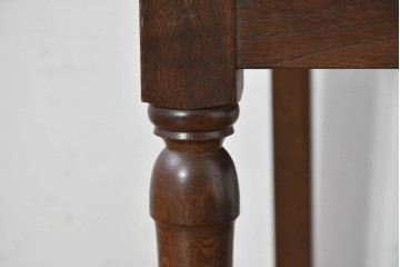 中古　横浜クラシック家具　ノックオンウッド(knockonwood)　ナラ材　挽物脚と透かし彫りが目を引くダイニングチェア　(R-087920)
