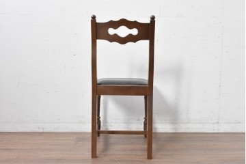 中古　横浜クラシック家具　ノックオンウッド(knockonwood)　ナラ材　挽物脚と透かし彫りが目を引くダイニングチェア　(R-087920)