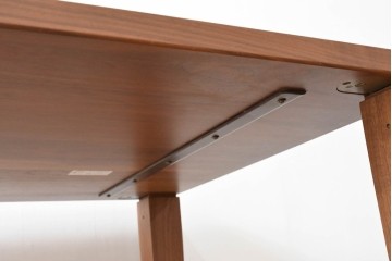 中古　希少な廃番品　柏木工(KASHIWA)　ウォールナット材　すっきりとした直線フォルムのダイニングテーブル　(R-087928)
