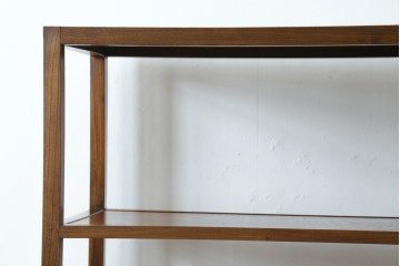 和製ヴィンテージ　上手物!高級品!!　総欅(ケヤキ)材・漆塗り　味のある手打ち金具があしらわれた李朝デザインの飾り棚　(R-087933)
