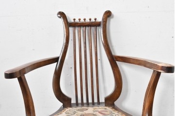 ヨーロッパアンティーク　エドワーディアン様式　ライアバックが優美なライブラリーチェア　(R-087934)