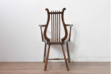 ヨーロッパアンティーク　エドワーディアン様式　ライアバックが優美なライブラリーチェア　(R-087934)