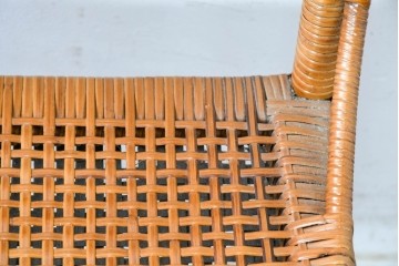 和製アンティーク　リゾート風インテリアにもおすすめ!涼しげな雰囲気が魅力のラタンアームチェア　(R-087938)