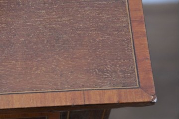 イギリスアンティーク　マホガニー材　象嵌装飾が上品なドレッシングチェスト　(R-087946)