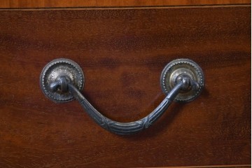 イギリスアンティーク　マホガニー材　象嵌装飾が上品なドレッシングチェスト　(R-087946)