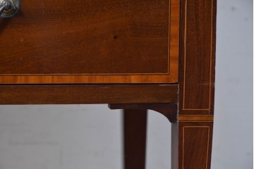 イギリスアンティーク　マホガニー材　象嵌装飾が上品なドレッシングチェスト　(R-087946)