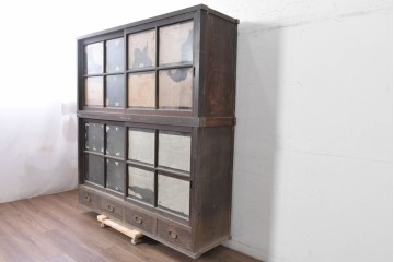 和製アンティーク　大正期から昭和初期　ガラス引き戸の重ね戸棚　(R-087950)
