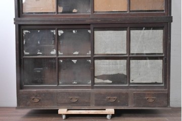和製アンティーク　大正期から昭和初期　ガラス引き戸の重ね戸棚　(R-087950)