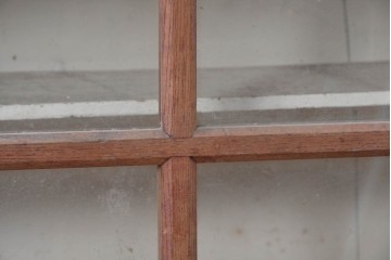 和製アンティーク　前面欅(ケヤキ)材　木味を楽しめるガラス引き戸のサイドボード　(R-087953)