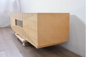 中古　美品　IDC大塚家具　デコレ　シカモア材　鏡面仕上げのテレビボード　定価約55万円　(R-087955)