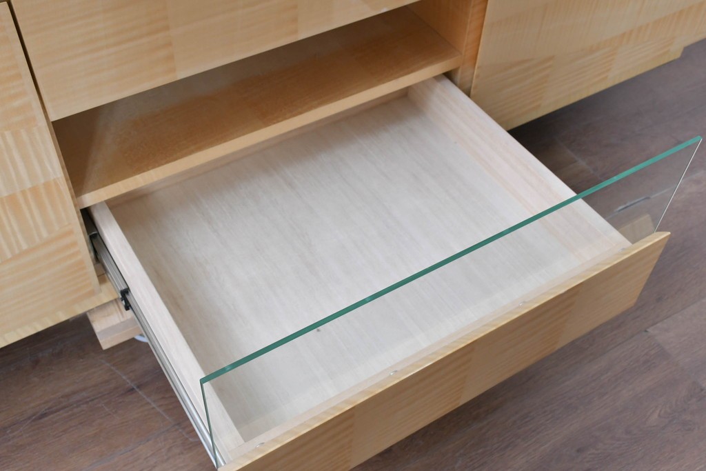 中古　美品　IDC大塚家具　デコレ　シカモア材　鏡面仕上げのテレビボード　定価約55万円　(R-087955)