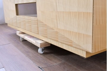 中古　美品　IDC大塚家具　デコレ　シカモア材　鏡面仕上げのテレビボード　定価約55万円　(R-087955)