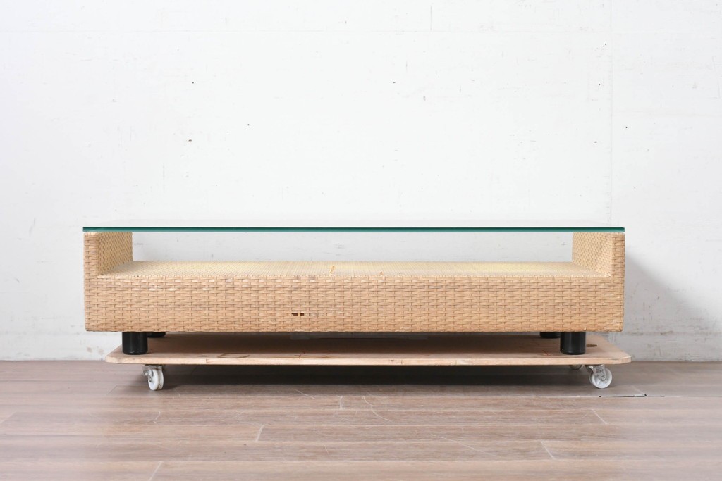 中古　希少な廃番品　arflex(アルフレックス)　A TABLE(エー テーブル)　holidays(ホリデイズ)　レザーを編み込んだローテーブル　(R-087959)