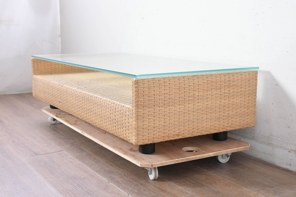 中古　希少な廃番品　arflex(アルフレックス)　A TABLE(エー テーブル)　holidays(ホリデイズ)　レザーを編み込んだローテーブル　(R-087959)