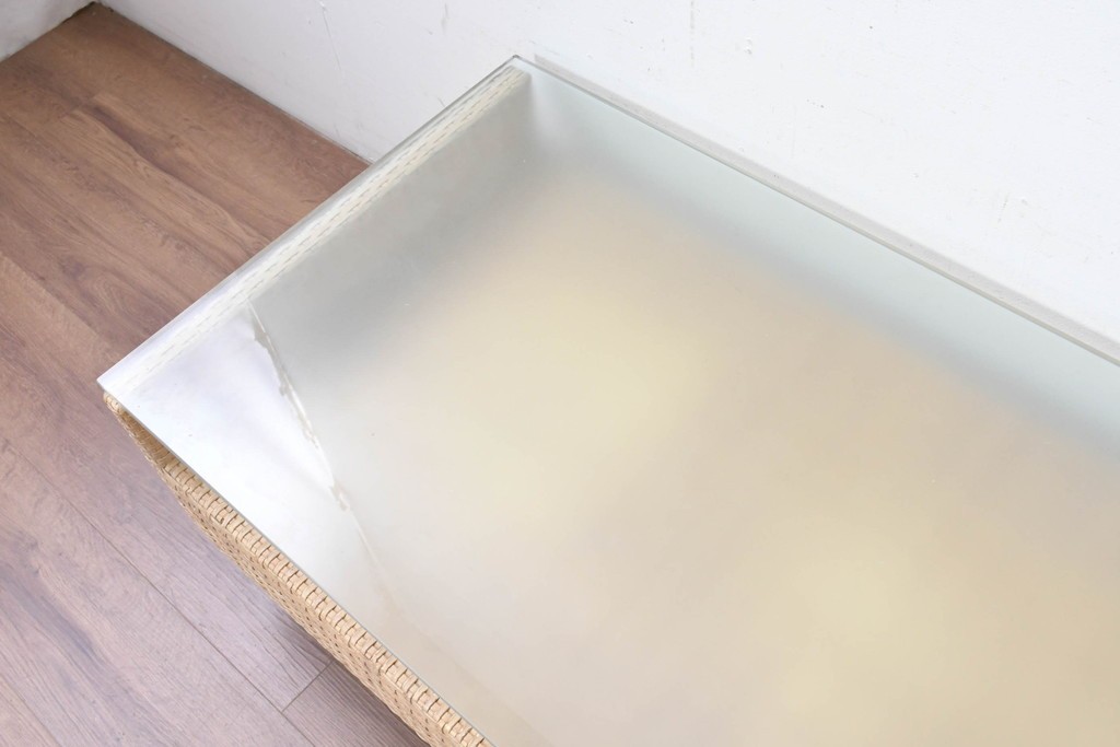 中古　希少な廃番品　arflex(アルフレックス)　A TABLE(エー テーブル)　holidays(ホリデイズ)　レザーを編み込んだローテーブル　(R-087959)