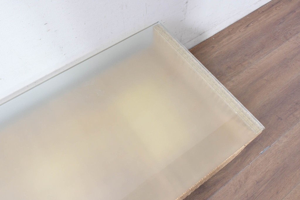中古　希少な廃番品　arflex(アルフレックス)　A TABLE(エー テーブル)　holidays(ホリデイズ)　レザーを編み込んだローテーブル　(R-087959)