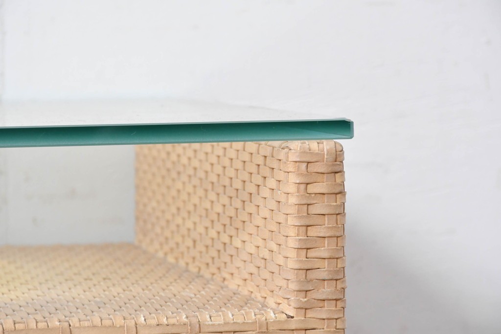 中古　希少な廃番品　arflex(アルフレックス)　A TABLE(エー テーブル)　holidays(ホリデイズ)　レザーを編み込んだローテーブル　(R-087959)