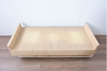 中古　希少な廃番品　arflex(アルフレックス)　A TABLE(エー テーブル)　holidays(ホリデイズ)　レザーを編み込んだローテーブル　(R-087959)