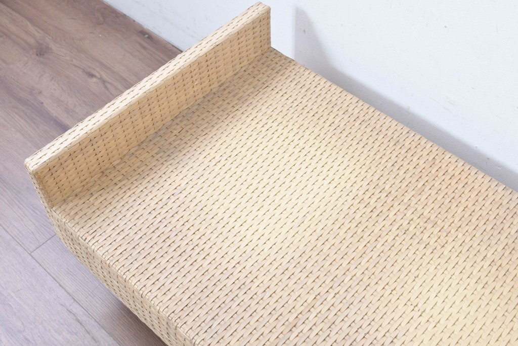 中古　希少な廃番品　arflex(アルフレックス)　A TABLE(エー テーブル)　holidays(ホリデイズ)　レザーを編み込んだローテーブル　(R-087959)