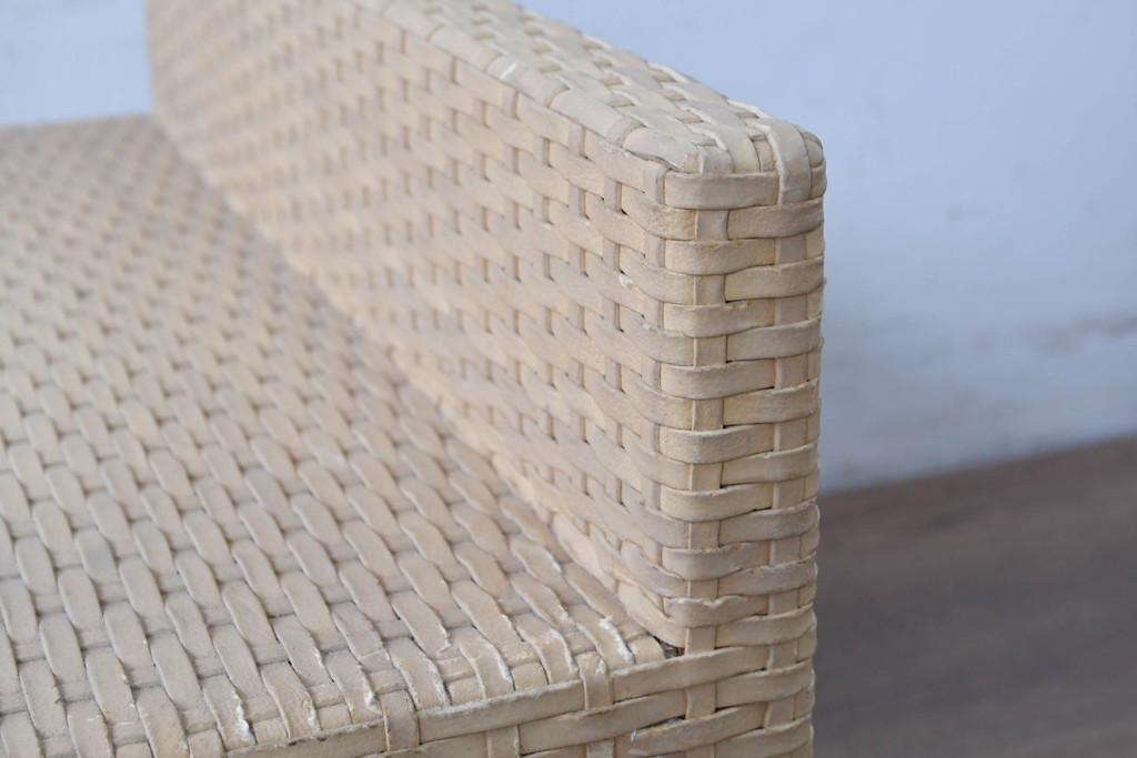 中古　希少な廃番品　arflex(アルフレックス)　A TABLE(エー テーブル)　holidays(ホリデイズ)　レザーを編み込んだローテーブル　(R-087959)